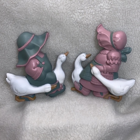 Burwood 2 piece Country Goose boy and girl plastic wall hanging set pastel color - Picture 2 of 10